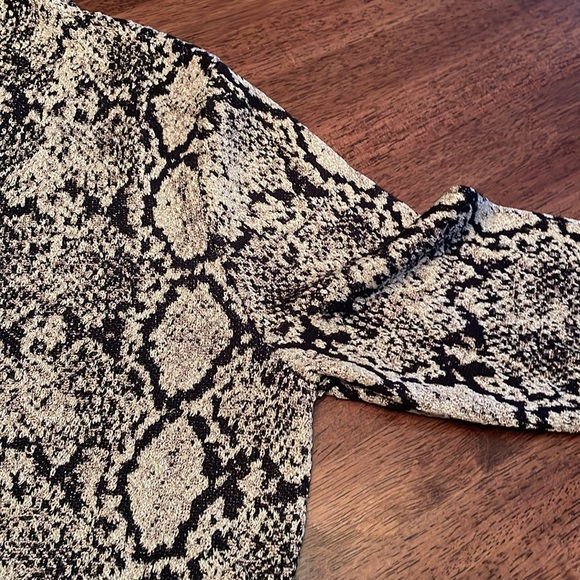 INC snake print long sleeve top - Picture 15 of 16